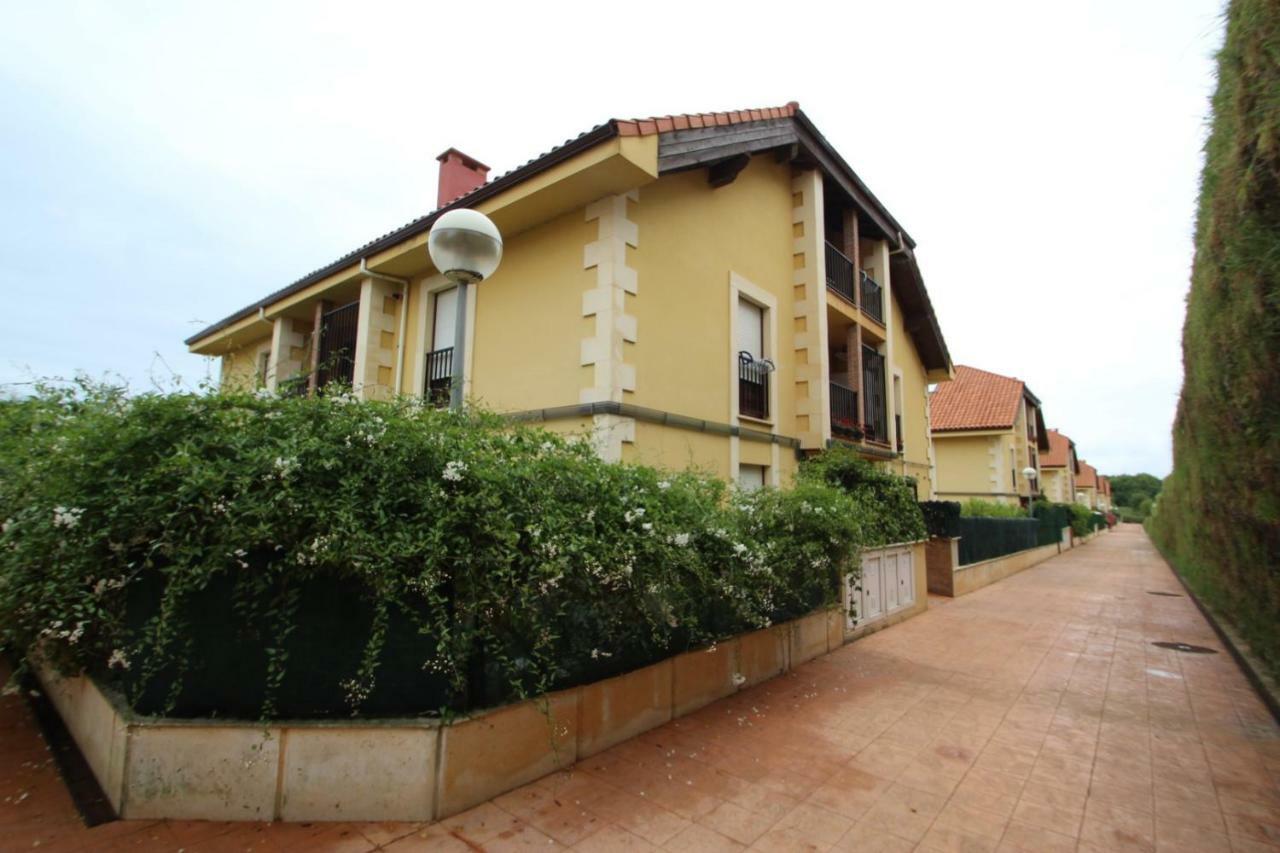 Urbanizacion Lagos Azules Apartamento Комільяс Екстер'єр фото